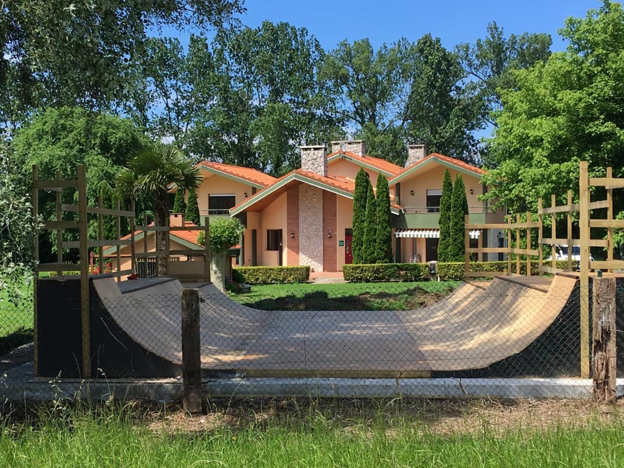 Somo Surfskate Hostel Кастанедо Экстерьер фото